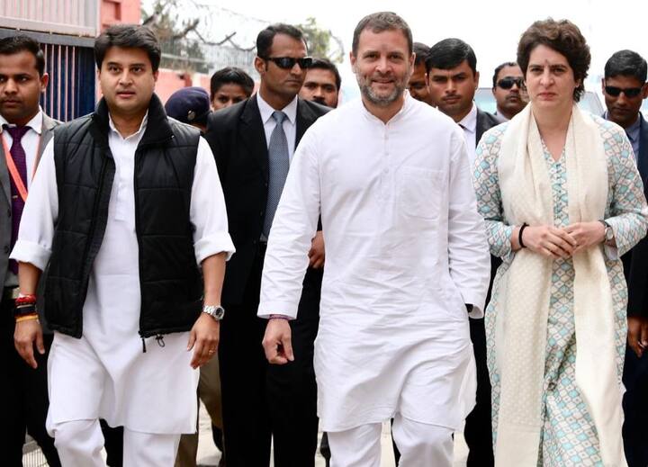 નવી દિલ્હીઃ રાજનીતિમાં પૂરી રીતે સક્રિય થયા બાદ પ્રિયંકા ગાંધી હવે સોશિયલ મીડિયા પર પણ એક્ટિવ થયા છે. ટ્વિટર પર પ્રિયંકાનું વેરિફાઇડ એકાઉન્ટ પણ એક્ટિવ થઈ ગયું છે. ટ્વિટર પર આવતાં જ તેના ફોલોઅર્સની સંખ્યામાં ઝડપથી વધારો થઈ રહ્યો છે.