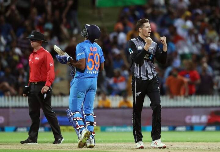 પ્રસાદે કહ્યું કે, ઓલરાઉન્ડર વિજય શંકરે ન્યૂઝિલેન્ડ સામે રમાયેલી ટી20 શ્રેણીમાં વિરાટ કોહલીની ગેરહાજરીમાં ત્રણ નંબર પર શ્રેષ્ઠ પ્રદર્શન કરીને ટીમમાં તેની ઉપયોગીતા સાબિત કરી છે. હવે અમારે જોવું પડશે કે તે ટીમમાં કઈ રીતે ફિટ બેસે છે. રહાણેને લઈ તેમણે કહ્યું કે, ઘરેલુ ક્રિકેટમાં તેણે શાનદાર દેખાવ કર્યો છે. તે પણ વર્લ્ડ કપ માટે પસંદ કરવામાં આવનારી ટીમમાં સામેલ થઈ શકે છે.