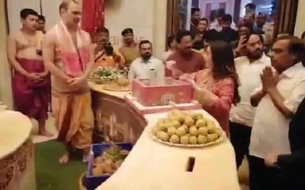 ઉલ્લેખનીય છે કે આકાશ અને શ્લોકાની સગાઈ 2018માં થઈ હતી. આ પ્રસંગના ભાગરૂપે બાદમાં મહેતા અને અંબાણી પરિવારે વિવિધ પાર્ટીઓ યોજી હતી. આકાશ અને શ્લોકાની સગાઈની પાર્ટી બાદ અંબાણી પરિવારે ઈશા અને આનંદના સગાઈની પાર્ટીનું આયોજન કર્યું હતું. ત્યાર બાદ ડિસેમ્બર 2018માં ઈશા અને આનંદનું પ્રી-વેડિંગ સેલિબ્રેશન ઉદયપુર ખાતે યોજાયું હતું અને મુંબઈમાં વેડિંગ અને રિસેપ્શન પાર્ટી યોજાઈ હતી.