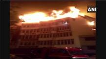 દિલ્હીઃ અર્પિત પેલેસ હોટલમાં ભીષણ આગથી 17નાં મોત, લોકો જીવ બચાવવા ચોથા માળેથી કૂદી ગયા