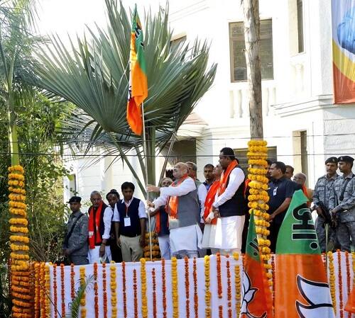 આ સંમેલનમાં હાજરી આપવા માટે ગુજરાત ભાજપનાં પ્રભારી ઓ.પી. માથુર અને મધ્યપ્રદેશના પૂર્વ મુખ્યમંત્રી શિવરાસિંહ ચૌહાણ ગુજરાત આવી પહોંચ્યાં હતાં. CM વિજય રૂપાણી અને Dy.CM નીતિન પટેલ સહિતનાં આગેવાનો પણ હાજર રહ્યાં હતાં. સુરેન્દ્રનગરની સાથે આણંદ ખાતે પણ ક્લસ્ટર સંમેલન યોજાયું હતું. જેમાં શિવરાજસિંહ ચૌહાણ પણ હાજર રહ્યાં હતાં.