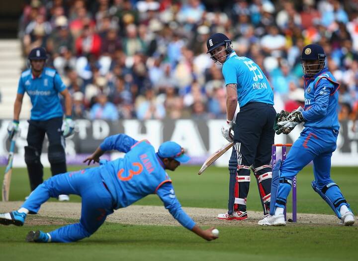 રૈના ભારત માટે 226 વન ડે રમી ચુક્યો છે. જેમાં 5 સદી અને 35 અડધી સદી વડે 5616 રન બનાવ્યા છે. રૈનાને T20 સ્પેશિયાલિસ્ટ માનવામાં આવે છે. 78 મેચમાં તેણે 1605 રન બનાવ્યા છે. જેમાં એક સદી પણ સામેલ છે. 18 ટેસ્ટમાં રૈનાએ એક સદી અને 7 અડધી સદી વડે 768 રન બનાવ્યા છે. રૈના તેની બેટિંગ ઉપરાંત ઉતકૃષ્ટ ફિલ્ડિંગના કારણે પણ ક્રિકેટ જગતમાં જાણીતો છે. આ ઉપરાંત પાર્ટ ટાઇમ બોલિંગ પણ કરી શકે છે. ક્રિકેટના ત્રણેય ફોર્મેટમાં સદી ફટકારનારો ખેલાડીઓ પૈકીનો એક છે.