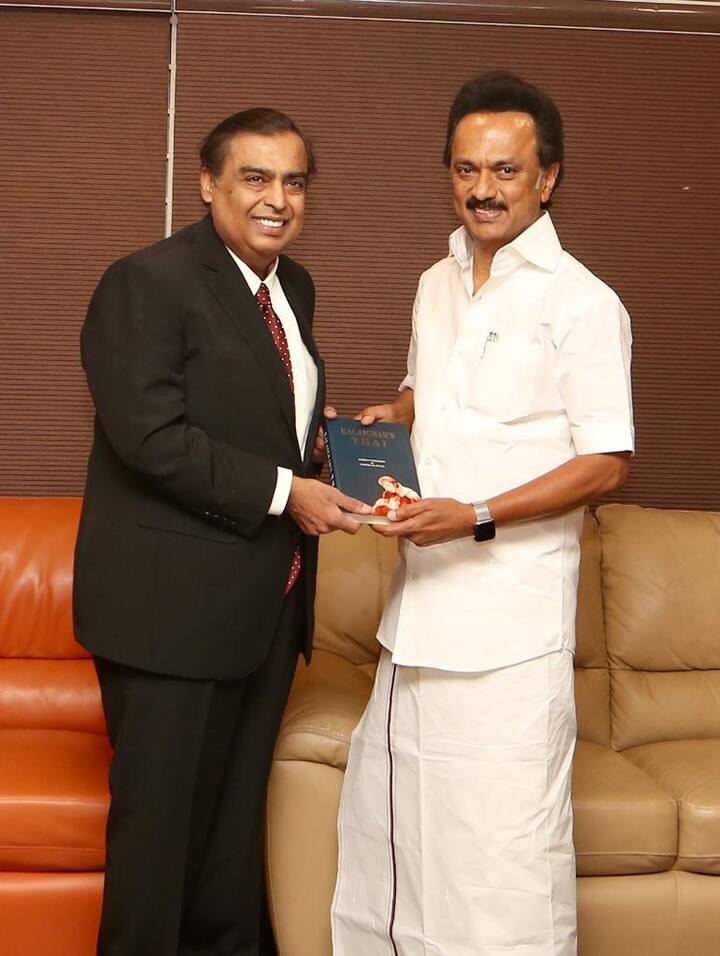 આકાશ અંબાણી અને શ્લોકા મહેતાના લગ્ન તા. 9 માર્ચના રોજ મુંબઈના જિયો વર્લ્ડ સેન્ટર ખાતે યોજાશે. ત્યાર બાદ તા. 10 માર્ચે વેડિંગ સેલિબ્રેશન યોજાશે.