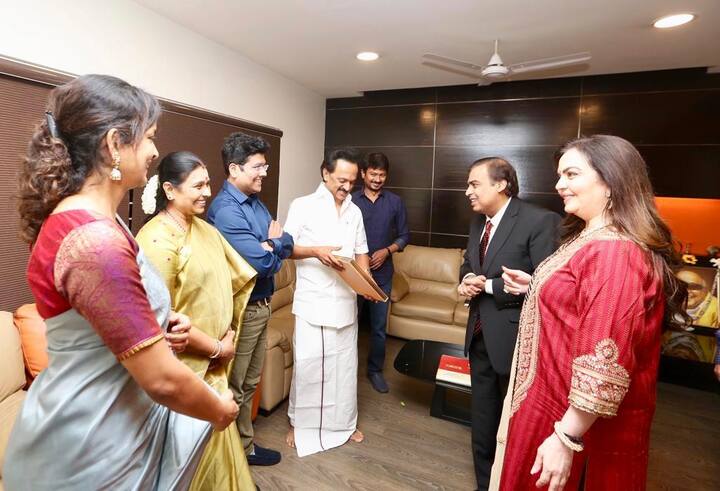 રિસેપ્શન તા.11 માર્ચના રોજ જિયો વર્લ્ડ સેન્ટર ખાતે યોજાશે. આ અવસર સગા-સંબંધી, મિત્રો સહિત મહેમાનોને આમંત્રણ આપવામાં આવશે.