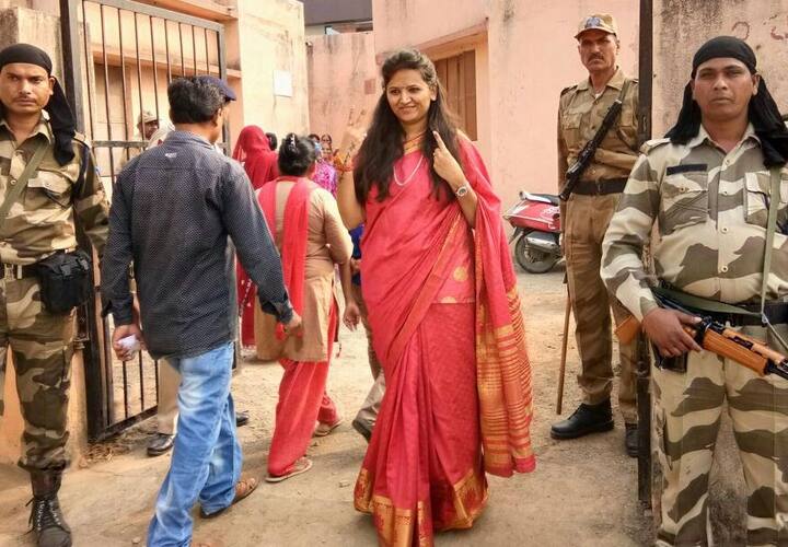 રેશમા પટેલ સૌરાષ્ટ્રથી લોકસભાની ચૂંટણી લડે તેવી પહેલાથી જ શક્યતા હતી. રેશમા પટેલનું વતન જૂનાગઢનું ઝાંઝરડા ગામ છે. જેના કારણે તેઓ જૂનાગઢ સીટ પરથી લોકસભા ચૂંટણી લડે તેવી શક્યતા હતી. 2017માં ગુજરાત વિધાનસભાની ચૂંટણી વખતે તેણે અહીંથી મતદાન કર્યું હતું 