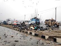 પુલવામામાં મોટો આતંકી હુમલો: 2547 જવાન હોવા છતાં કઇ રીતે થઇ સુરક્ષામાં ચૂક ?, કેવી રીતે થયો હુમલો ?, જાણો વિગત