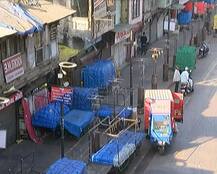 ગુજરાતમાં પુલવામા હુમલાના ઘેરા પ્રત્યાઘાત, દુકાનો સ્વયંભૂ બંધ પાળી શહીદોને શ્રદ્ધાજંલિ આપી