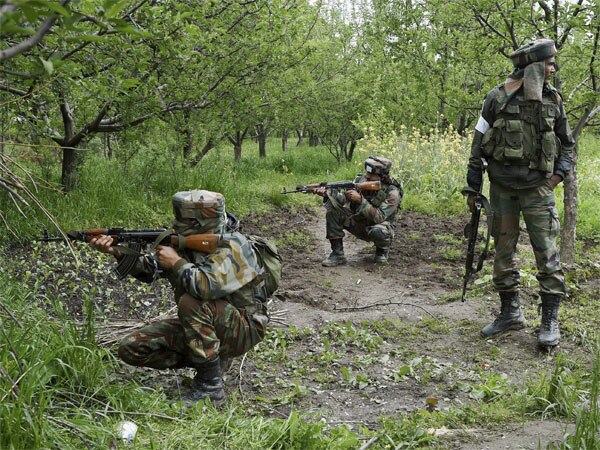 IED blast in Rajouri sector Kashmir one army official martyred જમ્મુ-કાશ્મીર: રાજૌરીમાં LOC પાસે બ્લાસ્ટ, સેનાના મેજર શહીદ