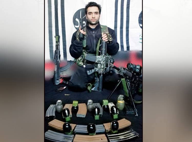 Father of Pulwama bomber speaks about son's terror activity પુલવામા હુમલોઃ આતંકી આદિલ ડારના પિતાએ જવાનોની શહાદત પર શું કહ્યુ?