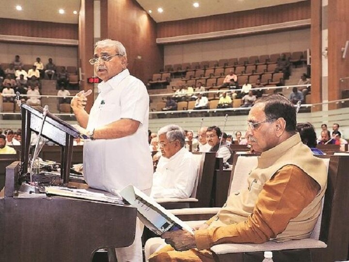 Nitin Patel while presenting ‘Vote On Account’ budget for the year 2019 in Gujarat assembly બજેટમાં આંગણવાડી અને વિધવા બહેનો માટે નીતિન પટેલે શું કરી મોટી જાહેરાત? જાણો વિગત
