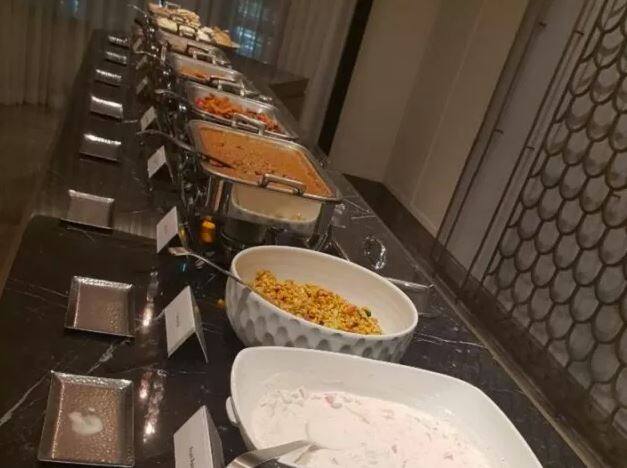 પીએમને દીપાલી દ્વારા બનાવામાં આવેલું ભોજન સ્વાદિષ્ટ લાગ્યું હતું અને તેમણે પ્રશંસા પણ કર હતી. જે બાદ પીએમે દીપાલીને ભારતમાં તેનું સરનામું પૂછ્યું હતું. જેના જવાબમાં દીપાલીએ ગોરખપુરની રહેવાસી હોવાનું જણાવ્યું તો પીએમે જણાવ્યું કે, 24 ફેબ્રુઆરીએ ગોરખપુર જ રહ્યા છે.