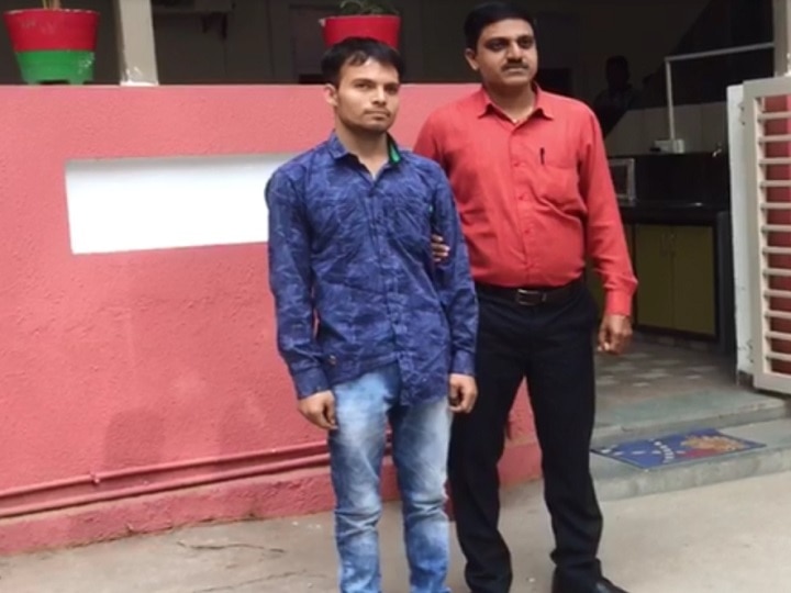 Cyber cell arrests one for duping people online in Ahmedabad અમદાવાદી યુવક સોશિયલ મીડિયામાં ફેક આઈડી બનાવીને યુવતીઓને બનાવી નાંખતો કોલ ગર્લ, જાણો પછી શું થયા હાલ?