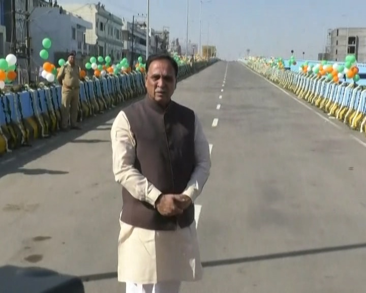 The newly constructed bridge on Raiya Road was named Shahid Bridge in Rajkot રાજકોટમાં નવા નિર્માણ પામેલા બ્રિજને શહીદ અમર જવાન બ્રિજ નામ અપાયું, CM રૂપાણીએ કર્યું લોકાપર્ણ