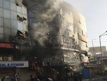 અમદાવાદ: હેલ્મેટ સર્કલ પાસે બેંકના ATMમાં લાગી આગ, લાખો રૂપિયા બળીને ખાખ