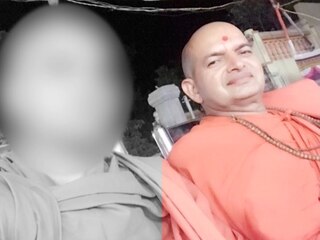 જૂનાગઢમાં વડિયા સ્વામિનારાયણના સ્વામીએ ચાલુ કારમાં પરિણીતા સાથે માણ્યું સેક્સ, જાણો વિગત
