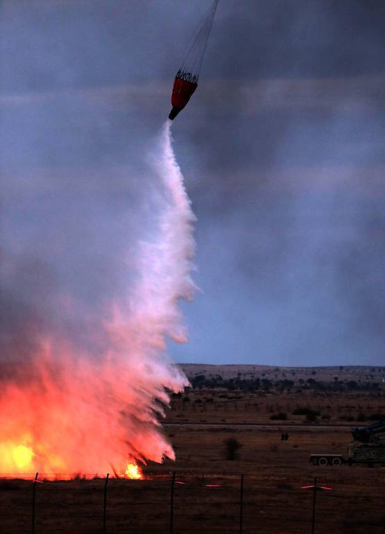 મંગળવારે સવારે પ્રવક્તા મેજર જનરલ આસિફ ગફૂરે ટ્વીટ કરીને કહ્યું કે, 'ભારતીય વાયુ સેનાએ નિયંત્રણ રેખાનું ઉલ્લંઘન કર્યુ, પાકિસ્તાની વાયુ સેનાએ તરતજ કાર્યવાહી કરી. ભારતીય વિમાન પાછા ચાલ્યા ગયા.'