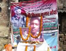 પુલવામા હુમલામાં શહીદ થયેલા જવાનના ગામમાં ખુશીનો માહોલ, પિતા-પત્નીએ કહ્યું- આતંક ફેલાવનારાને કરી નાંખો સાફ