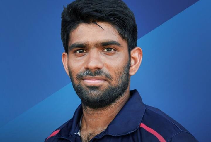  ઉલ્લેખનીય છે કે, સૌરભ નેત્રાવલકર ભારત તરફથી વર્ષ 2010 માં અંડર-19 વિશ્વકપ રમી ચુક્યો છે. જેમાં સર્વાધિક વિકેટ લેનારો બોલર બન્યો હતો. દેશ માટે રમવાની તક નહીં મળતા વિદેશમાં અભ્યાસ માટે ગયો હતો જ્યાં તે US નેશનલ ક્રિકેટ ટીમનો કેપ્ટન બન્યો. 