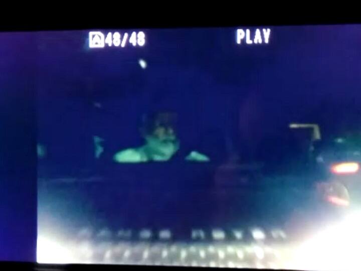 આ સમયે મુખ્યમંત્રી વિજય રૂપાણી અને નીતિન પટેલ પણ ધોળેશ્વર મહાદેવ મંદિરના દર્શને ગયા હતા. ધોળેશ્વર મહાદેવ મંદિરના પૂજારીએ નરેન્દ્ર મોદીનું શાલ ઓઢાડી સ્વાગત કર્યું હતું. મંદિરના મહંત, ટ્રસ્ટીઓ અને વિશાળ સંખ્યામાં ઉપસ્થિત ભાવિક-ભક્તોએ પ્રધાનમંત્રીનું ઉષ્માભર્યું અભિવાદન કર્યું હતું.