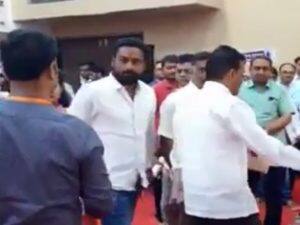 વડોદરામાં જાહેર કાર્યક્રમમાં ભાજપના જ બે મોટા નેતાઓ ઝઘડી પડ્યા પછી શું થયું, જાણો વિગત