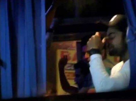 Team India reached for dinner at Dhoni’s farm house at Ranchi રાંચીમાં ધોનીએ તેના ફાર્મ હાઉસ પર ટીમ ઈન્ડિયાને આપ્યું ડિનર, લોકોએ લગાવ્યા ધોની-ધોનીના નારા