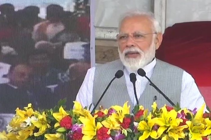 Links of attacks and blasts earlier also were connected to Pakistan but earlier Govt do nothing PM Modi એર સ્ટ્રાઇક બાદ રડવા લાગ્યું હતું પાકિસ્તાન, આતંકના આકાને તેમની જ ભાષામાં આપ્યો જવાબઃ મોદી