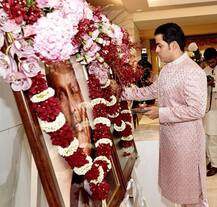 આકાશે લગ્ન પહેલા દાદા ધીરૂભાઈ અંબાણીના લીધા આશીર્વાદ, જુઓ તસવીર