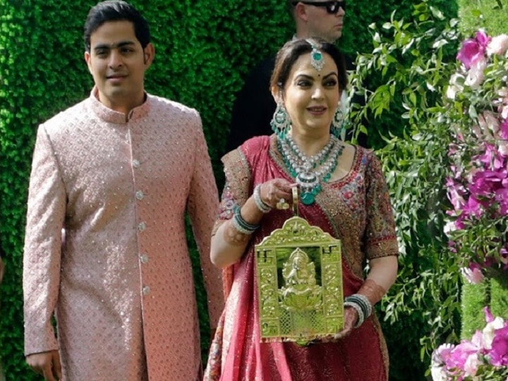 Akash-Shloka Marriage: Why did Nita Ambani carry Ganpati in Akash Ambani? આકાશ અંબાણીના લગ્નમાં માતા નીતા અંબાણી ગણપતિ લઈને કેમ ચાલ્યા? જાણો તેનું મહત્વ