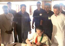 સોનિયા ગાંધીએ ગાંધી આશ્રમની વિઝિટર્સ બૂકમાં શું સંદેશ લખ્યો ? જાણો વિગત