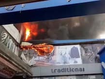 અમદાવાદના ફેમસ રીલિફ રોડ પર મોબાઈલ માર્કેટમાં આગ, ધુમાડાના ગોટેગોટા નિકળ્યાં