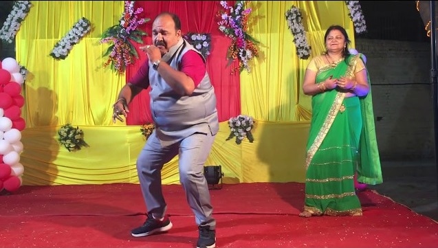 dancing uncle dabbu aka sanjeev shrivastava new music video chacha naach viral 'આપકે આ જાને સે..' Dancing Uncleનો વધુ એક વીડિયો થયો વાયરલ, જુઓ VIDEO