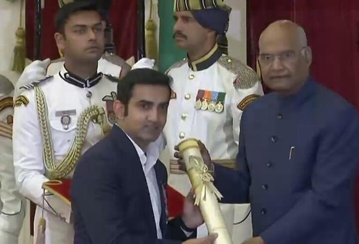 President Ram Nath Kovind confers Padma Shri award to former cricketer Gautam Gambhir and Sunil Chhetri ‘પદ્મશ્રી’થી સન્માનિત થયા ગૌતમ ગંભીર અને સુનીલ છેત્રી, રાષ્ટ્રપતિ રામનાથ કોવિંદે આપ્યો એવોર્ડ