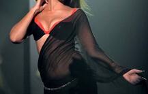 ટૂંકા કપડાંના કારણે ટ્રોલ થતી બોલીવુડની આ હોટ એક્ટ્રેસે કહ્યું- ટૂંકા કપડાં પહેરીને અમે.........