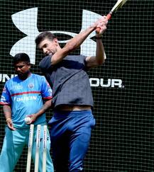 જાણીતા સ્વીમર માઇકલ ફેલ્પ્સે ક્રિકેટમાં અજમાવ્યો હાથ, પંત પાસેથી લીધી ટિપ્સ, જાણો વિગત