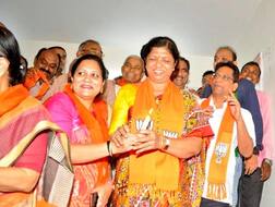 વડોદરા બેઠક પર ભાજપના રંજનબેન ભટ્ટ આજે ઉમેદવારી પત્ર ભરશે, ચોકીદાર તરીકે કોણ બનશે ટેકેદાર, જાણો વિગત