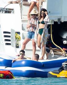 પતિ સાથે દેશી ગર્લ પ્રિયંકા ચોપરાનો બોલ્ડ અંદાજ, આ તસવીરો ચોક્કસ તમે નહીં જોઈ હોય