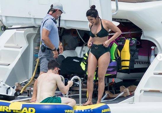 પ્રિયંકાના મેરેજ ગયા વર્ષે ડિસેમ્બરમાં થયા હતા. ત્યાર બાદ બન્ને અલગ-અલગ જગ્યાઓ પર રજાઓ અને હનિમૂન પર જઈને લાઈફ એન્જોય કરી રહ્યા છે.