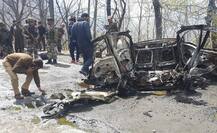 જમ્મુ-કાશ્મીરઃ બનિહાલમાં CRPFનો કાફલો હાઇવે પરથી પસાર થઈ રહ્યો હતો અને અચાનક કારમાં થયો વિસ્ફોટ