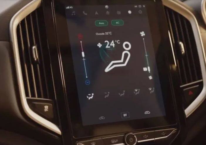 એમજી હેક્ટર પ્રથમ વખત પલ્સ હબ દ્વારા કસ્ટમર મેનેજમેન્ટ સર્વિસ પણ ઓફર કરશે. આ સર્વિસ દ્વારા એક્સિડેન્ટની સ્થિતિમાં કારની એરબેગ ખુલવા પર કેટલાક ખાસ નંબરોને ટેક્સ્ટ મેસેજ ઓટોમેટિક જતા રહેશે. ઉપરાંત વ્હીકલ લોકેશન પણ શેર થશે. હેક્ટરમાં iCall ફીચર પણ હશે.