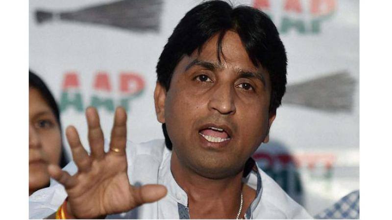 લોકસભા ચૂંટણીમાં AAP નહીં આ પાર્ટી માટે પ્રચાર કરી શકે છે કુમાર વિશ્વાસ, પક્ષનું નામ જાણીને ચોંકી જશો.... lok sabha election 2019 kumar vishwas may campaign for bjp candidate in delhi source લોકસભા ચૂંટણીમાં AAP નહીં આ પાર્ટી માટે પ્રચાર કરી શકે છે કુમાર વિશ્વાસ, પક્ષનું નામ જાણીને ચોંકી જશો....