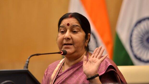 સુષમા સ્વરાજના રાહુલ ગાંધી પર પ્રહાર, કહ્યું- ‘દેશમાં આતંકવાદ મુદ્દો નથી તો એસપીજી સુરક્ષા છોડી દો’ sushma swaraj says If terror not an issue rahul gandhi should renounce spg cover સુષમા સ્વરાજના રાહુલ ગાંધી પર પ્રહાર, કહ્યું- ‘દેશમાં આતંકવાદ મુદ્દો નથી તો એસપીજી સુરક્ષા છોડી દો’