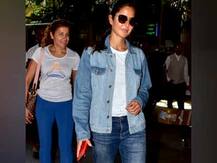 એરપોર્ટ પર નો મેકઅપ લુકમાં જોવા મળી આ એક્ટ્રેસ, ફેન્સ થયા ખુશ.