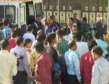 અમદાવાદ: દેવઓરમ કોમ્પલેક્સમાં લાગી ભીષણ આગ, 100થી વધુ લોકોનું કરાયું રેસ્ક્યૂ