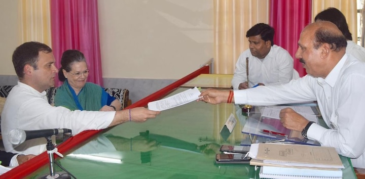 Loksabha Elections 2019 Rahul Gandhi files nomination for Amethi seat after road show અમેઠીમાં રોડ શો બાદ રાહુલ ગાંધીએ ભર્યું ઉમેદવારી પત્ર, સોનિયા ગાંધી, પ્રિયંકા-રોબર્ટ વાડ્રા રહ્યા હાજર
