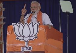 સોનગઢમાં PM મોદીનો કોંગ્રેસ પર પ્રહાર, કહ્યું- ગરીબી હટાવોની પહેલી શરત જ કોંગ્રેસ હટાવો છે