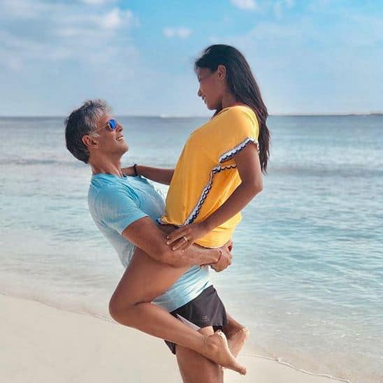 આ તસવીરોમાં બંને એકબીજાની આંખમાં જોઈ રહ્યા છે અને તેનું શિર્ષક ‘આજ, કાલ, હંમેશા’ છે.