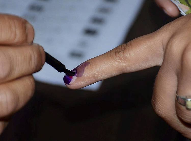 loksabha election 2019 know interesting facts about voting ink લોકસભા ચૂંટણીઃ જાણો ક્યાંથી આવે છો વોટિંગ માટે શાહી, આટલી હોય છે કિંમત