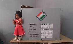 નાગપુરઃ વિશ્વની સૌથી ઠીંગણી મહિલાએ આપ્યો વોટ, જુઓ તસવીરો