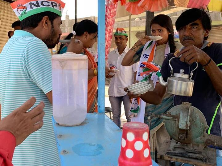 23મી એપ્રિલે મતદાન થવાનું છે, ત્યારે પાટીદાર મહિલા નેતા અને માણાવદર વિધાનસભાના એનસીપીના ઉમેદવાર રેશ્મા પટેલે પેટાચૂંટણી માટે જોરશોરથી ચૂંટણી પ્રચાર શરૂ કર્યો છે. રેશ્મા પટેલે ડોર ટુ ડોર કેમ્પેઇન શરૂ કર્યું છે. આ ઉપરાંત રેશ્મા પટેલ લોકો સાથે બેઠક પણ કરી રહ્યા છે. 