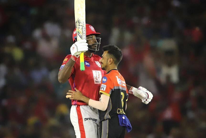 IPL 2019 Gayle laughes after conversation with Chahal KXIPvRCB: ચહલે એવું તે શું કહ્યું કે ગેઇલ ખડખડાટ હસી પડ્યો, જુઓ વીડિયો